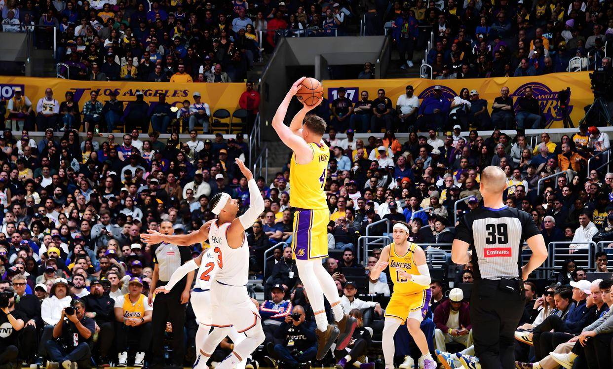 包含冲刺阶段体能课后，洛杉矶湖人官宣签约备战全明星赛，悬念犹存，训练强度明显提升的词条Jiuyou Sports