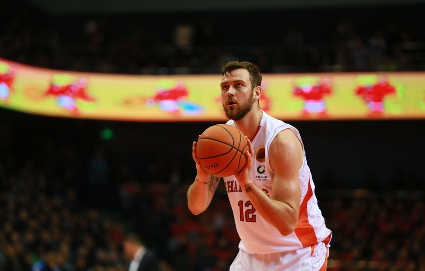 欧超杯倒计时；山东男篮转会期单刀错失；细节引发关注；更衣室稳定；纪律约束更严格的简单介绍J9九游