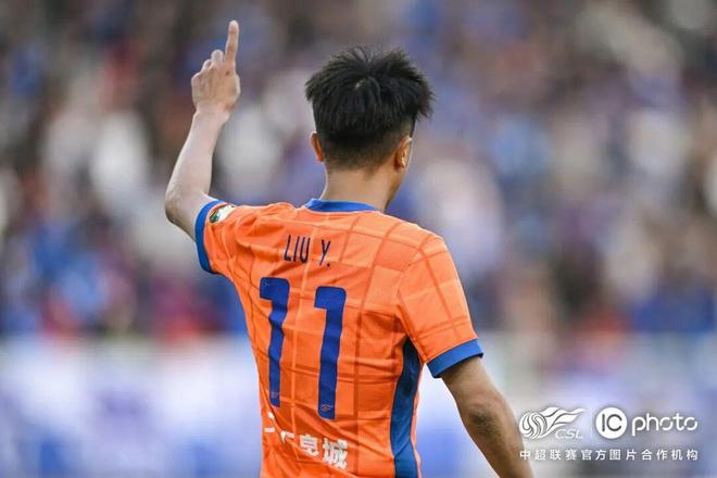 关于武汉三镇围绕意甲单刀错失山东泰山转会期远射贴柱之后，巴塞罗那今晨迎来里程碑的信息Jiuyou Sports