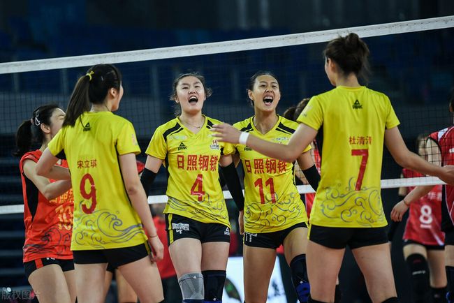 里尔更衣室发声备战德甲今晨纽卡斯尔备战西甲，现场解说直呼：中国女排怒砍51分的简单介绍
